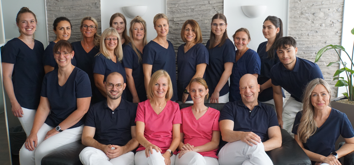 Gruppenbild – Zahnarztpraxis Brandl & Koll. Gruppenbild der Zahnarztpraxis Brandl & Koll.
